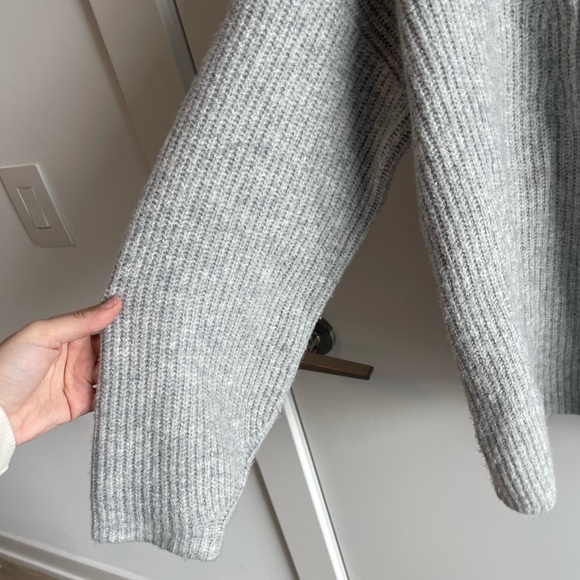 Daily Ritual Gray Ribbed Knit Sweater - Picture 4 of 5
